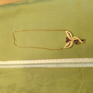 Monet necklace with flowers